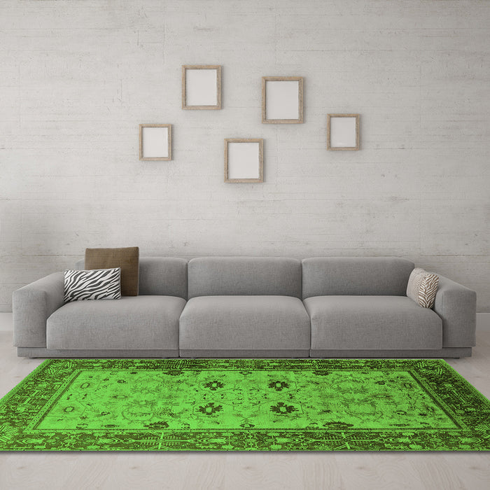 Machine Washable Oriental Green Traditional Area Rugs in a Living Room,, wshurb631grn