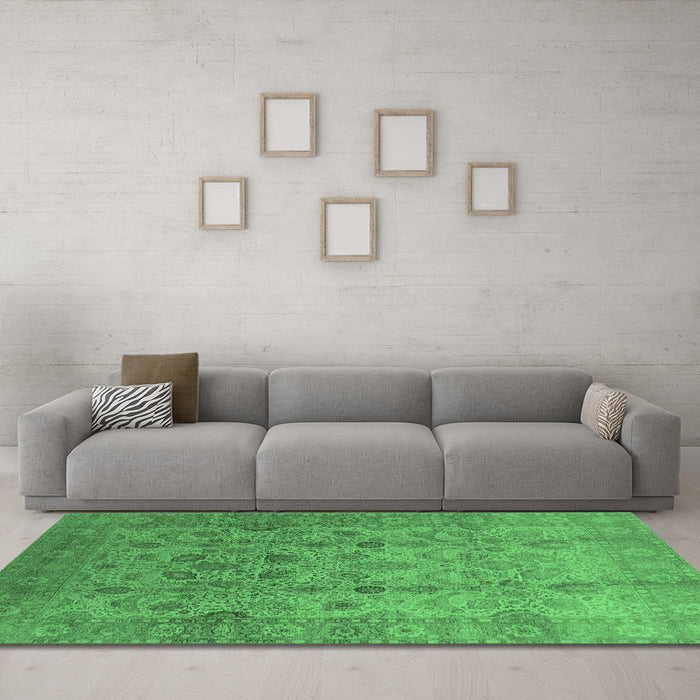 Machine Washable Oriental Emerald Green Traditional Area Rugs in a Living Room,, wshurb633emgrn