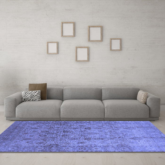 Machine Washable Oriental Blue Traditional Rug in a Living Room, wshurb633blu