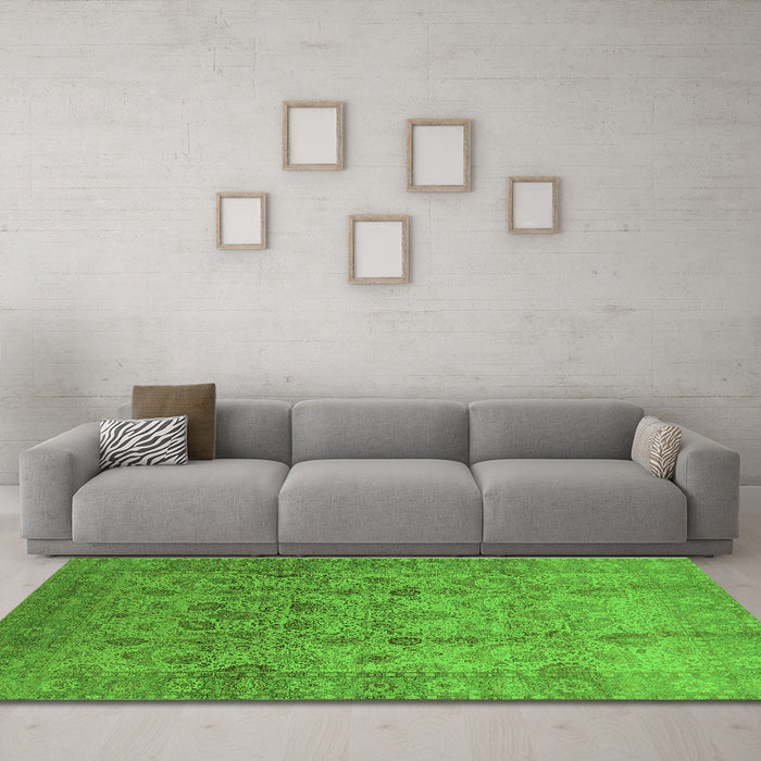 Machine Washable Oriental Green Traditional Area Rugs in a Living Room,, wshurb633grn