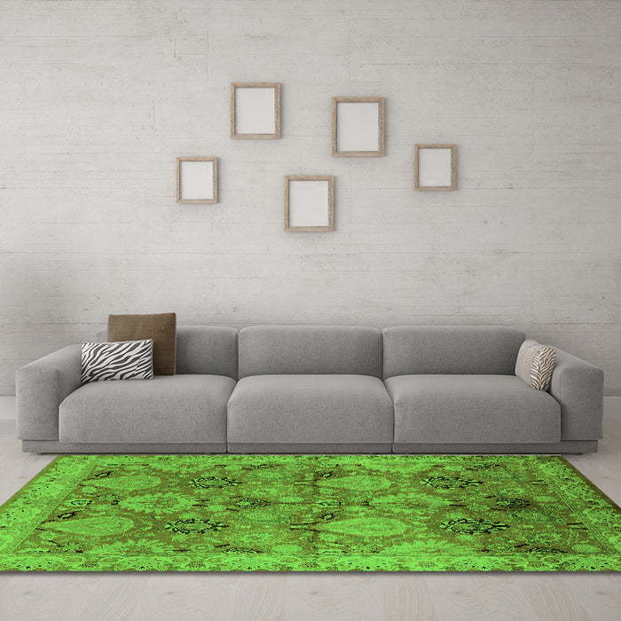 Machine Washable Oriental Green Industrial Area Rugs in a Living Room,, wshurb637grn
