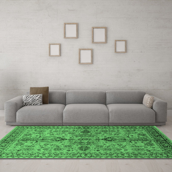 Machine Washable Oriental Emerald Green Industrial Area Rugs in a Living Room,, wshurb639emgrn