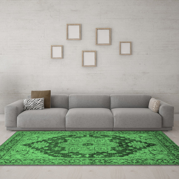 Machine Washable Oriental Emerald Green Industrial Area Rugs in a Living Room,, wshurb640emgrn
