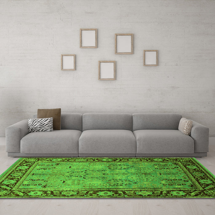 Machine Washable Oriental Green Industrial Area Rugs in a Living Room,, wshurb641grn