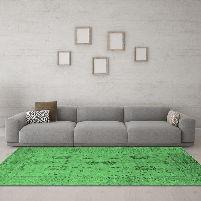 Machine Washable Oriental Emerald Green Industrial Area Rugs in a Living Room,, wshurb647emgrn