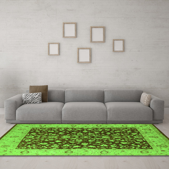 Machine Washable Oriental Green Industrial Area Rugs in a Living Room,, wshurb667grn