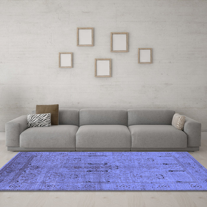 Machine Washable Oriental Blue Industrial Rug in a Living Room, wshurb672blu