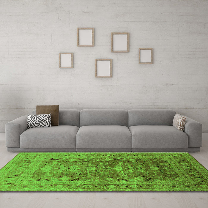 Machine Washable Oriental Green Traditional Area Rugs in a Living Room,, wshurb675grn