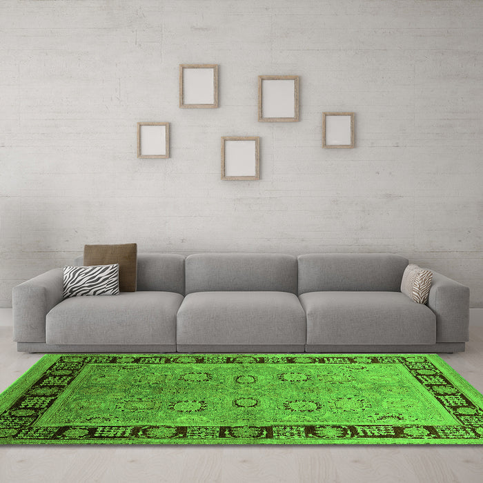 Machine Washable Oriental Green Traditional Area Rugs in a Living Room,, wshurb677grn
