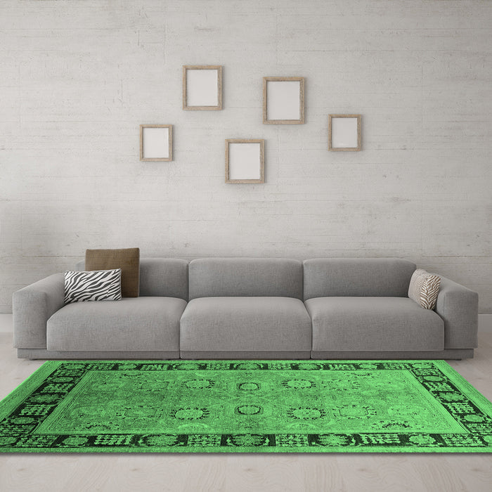 Machine Washable Oriental Emerald Green Traditional Area Rugs in a Living Room,, wshurb677emgrn