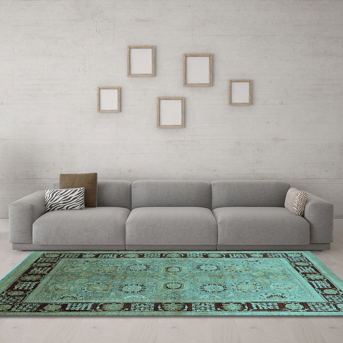 Machine Washable Oriental Light Blue Traditional Rug in a Living Room, wshurb677lblu