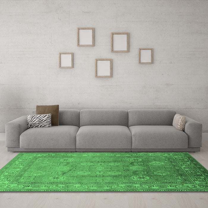 Machine Washable Oriental Emerald Green Traditional Area Rugs in a Living Room,, wshurb678emgrn
