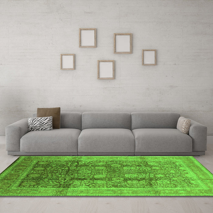 Machine Washable Oriental Green Traditional Area Rugs in a Living Room,, wshurb687grn