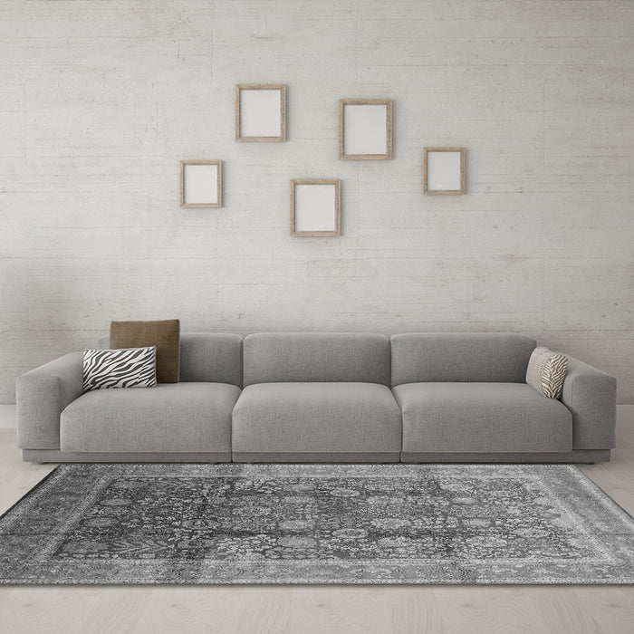 Machine Washable Oriental Gray Traditional Rug in a Living Room,, wshurb687gry