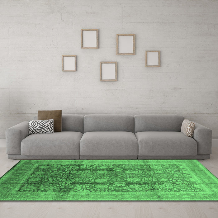 Machine Washable Oriental Emerald Green Traditional Area Rugs in a Living Room,, wshurb687emgrn