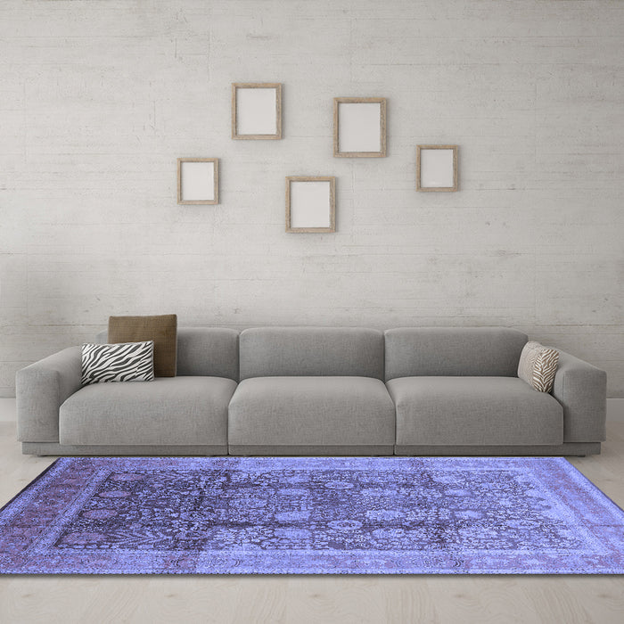 Machine Washable Oriental Blue Traditional Rug in a Living Room, wshurb687blu