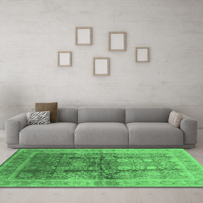 Machine Washable Oriental Emerald Green Traditional Area Rugs in a Living Room,, wshurb688emgrn