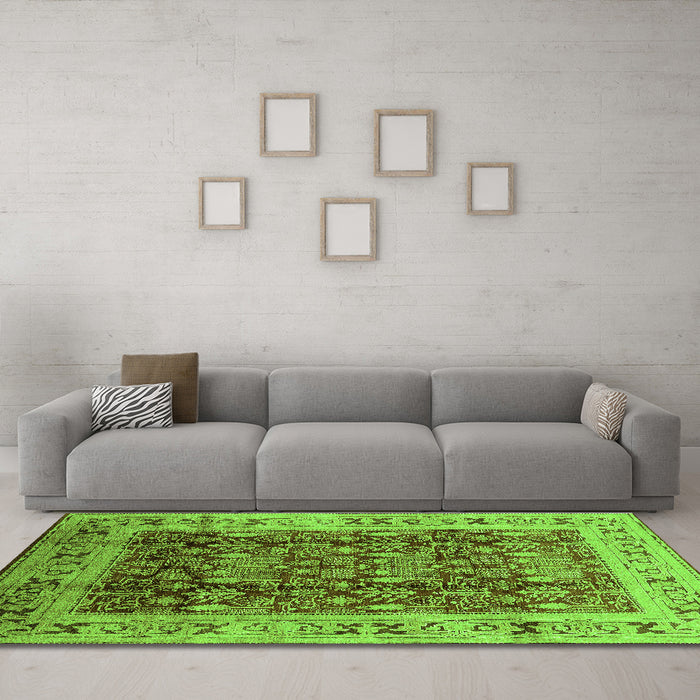 Machine Washable Oriental Green Traditional Area Rugs in a Living Room,, wshurb690grn