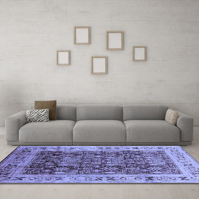 Machine Washable Oriental Blue Traditional Rug in a Living Room, wshurb690blu