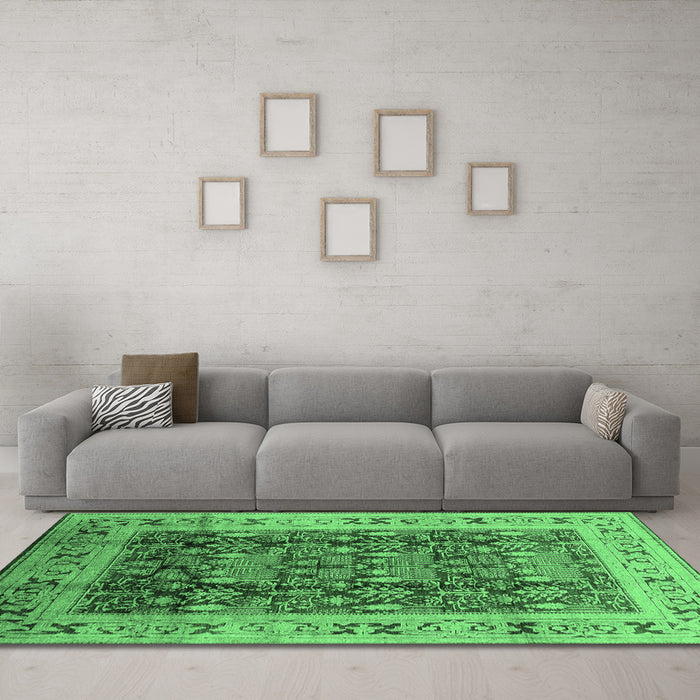 Machine Washable Oriental Emerald Green Traditional Area Rugs in a Living Room,, wshurb690emgrn