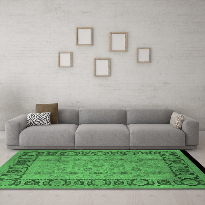 Machine Washable Oriental Emerald Green Traditional Area Rugs in a Living Room,, wshurb691emgrn