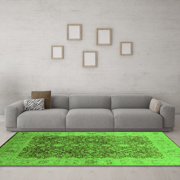 Machine Washable Oriental Green Traditional Area Rugs in a Living Room,, wshurb692grn