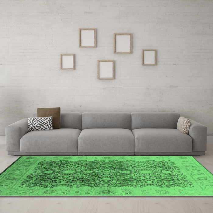 Machine Washable Oriental Emerald Green Traditional Area Rugs in a Living Room,, wshurb692emgrn