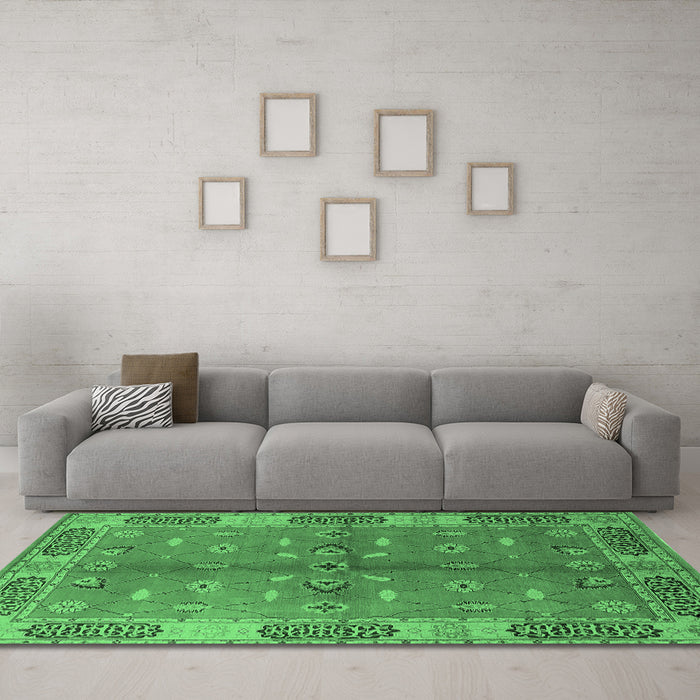 Machine Washable Oriental Emerald Green Traditional Area Rugs in a Living Room,, wshurb695emgrn