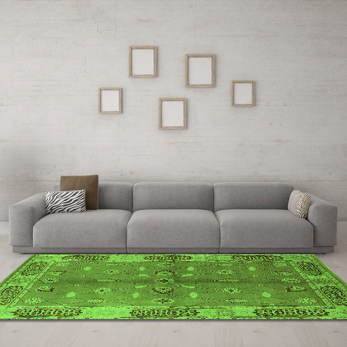 Machine Washable Oriental Green Traditional Area Rugs in a Living Room,, wshurb695grn