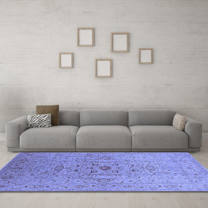 Machine Washable Oriental Blue Traditional Rug in a Living Room, wshurb697blu