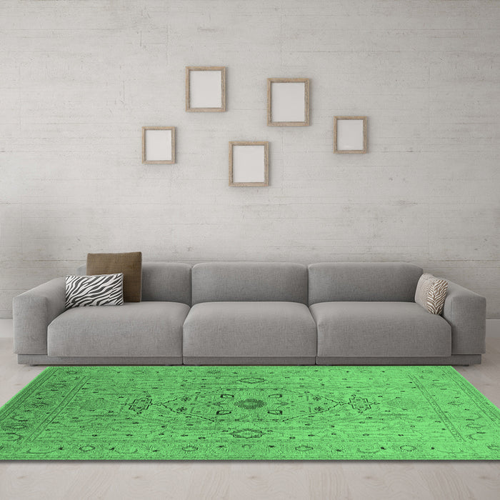 Machine Washable Oriental Emerald Green Traditional Area Rugs in a Living Room,, wshurb697emgrn