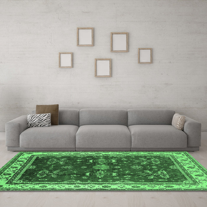 Machine Washable Oriental Emerald Green Traditional Area Rugs in a Living Room,, wshurb700emgrn