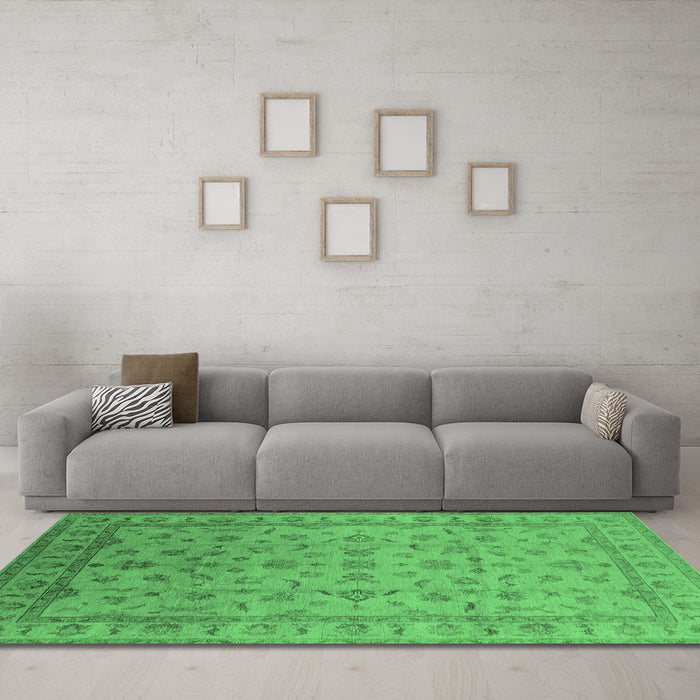 Machine Washable Oriental Emerald Green Industrial Area Rugs in a Living Room,, wshurb701emgrn