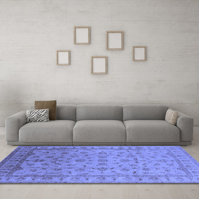 Machine Washable Oriental Blue Industrial Rug in a Living Room, wshurb701blu