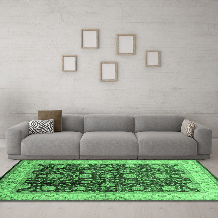 Machine Washable Oriental Emerald Green Traditional Area Rugs in a Living Room,, wshurb702emgrn