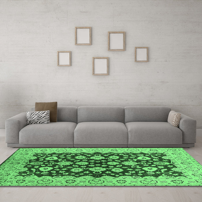 Machine Washable Oriental Emerald Green Traditional Area Rugs in a Living Room,, wshurb704emgrn