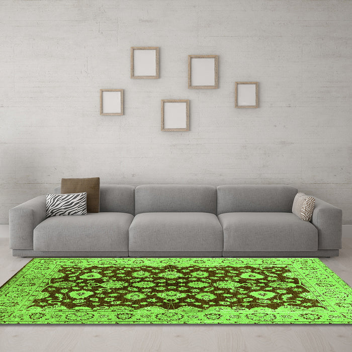 Machine Washable Oriental Green Traditional Area Rugs in a Living Room,, wshurb704grn