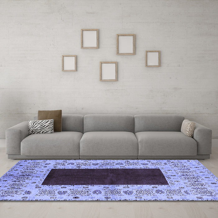 Machine Washable Oriental Blue Traditional Rug in a Living Room, wshurb705blu