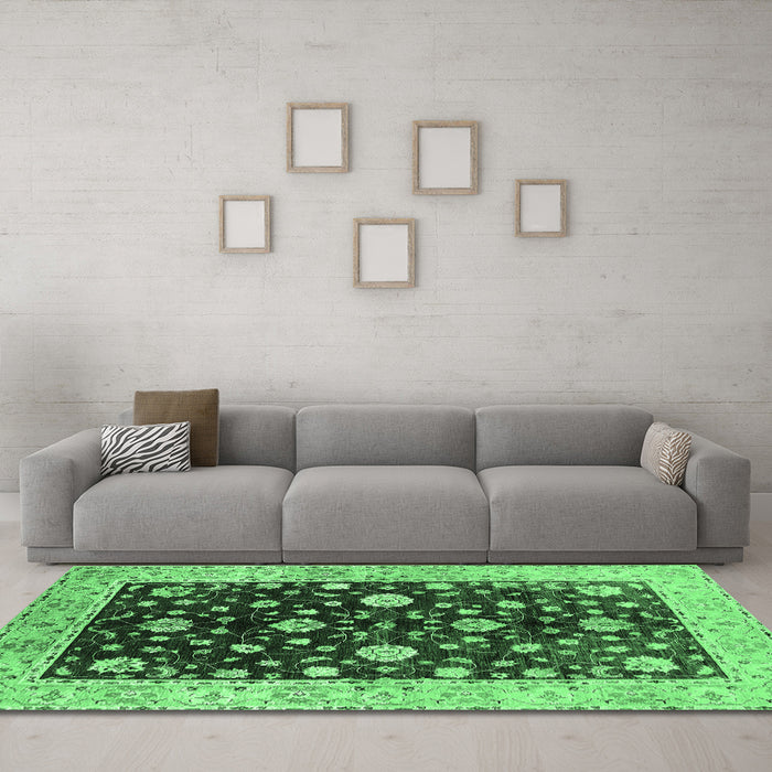 Machine Washable Oriental Emerald Green Traditional Area Rugs in a Living Room,, wshurb706emgrn