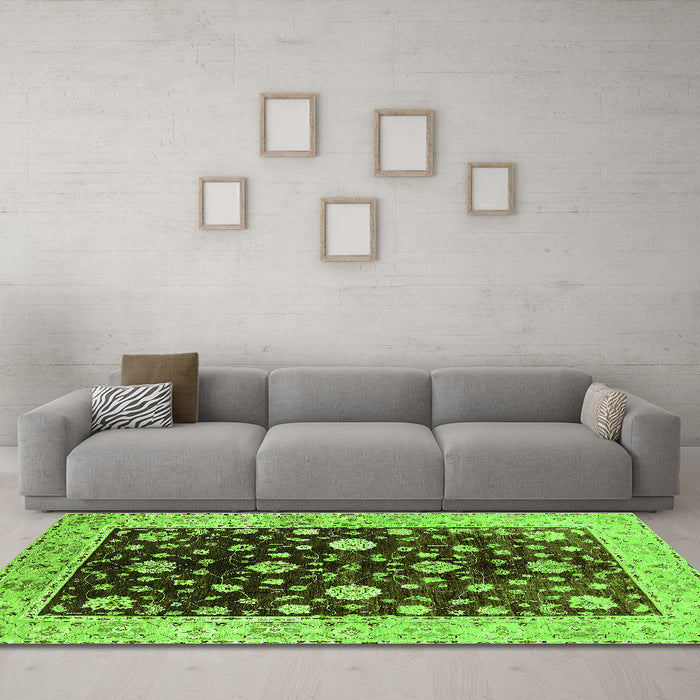 Machine Washable Oriental Green Traditional Area Rugs in a Living Room,, wshurb706grn