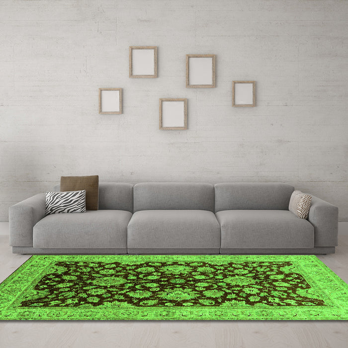 Machine Washable Oriental Green Traditional Area Rugs in a Living Room,, wshurb707grn