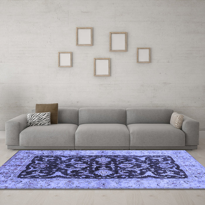 Machine Washable Oriental Blue Traditional Rug in a Living Room, wshurb709blu