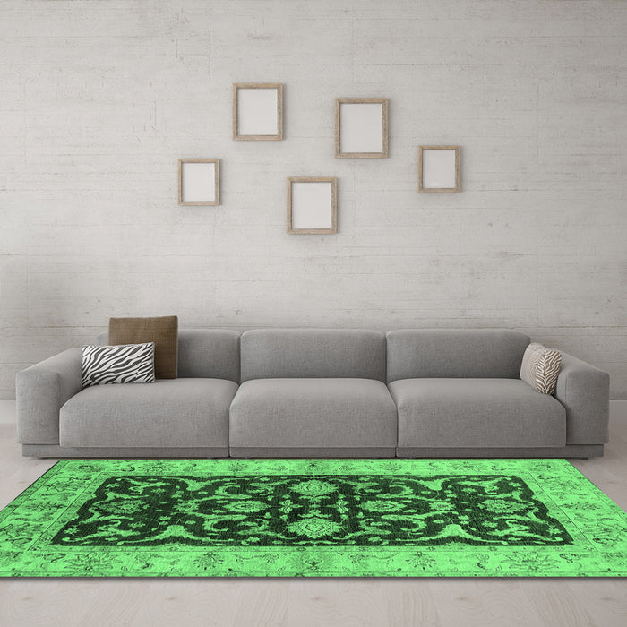Machine Washable Oriental Emerald Green Traditional Area Rugs in a Living Room,, wshurb709emgrn