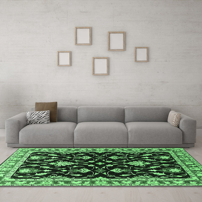 Machine Washable Oriental Emerald Green Traditional Area Rugs in a Living Room,, wshurb710emgrn