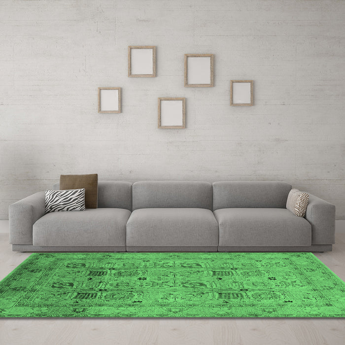 Machine Washable Oriental Emerald Green Industrial Area Rugs in a Living Room,, wshurb711emgrn