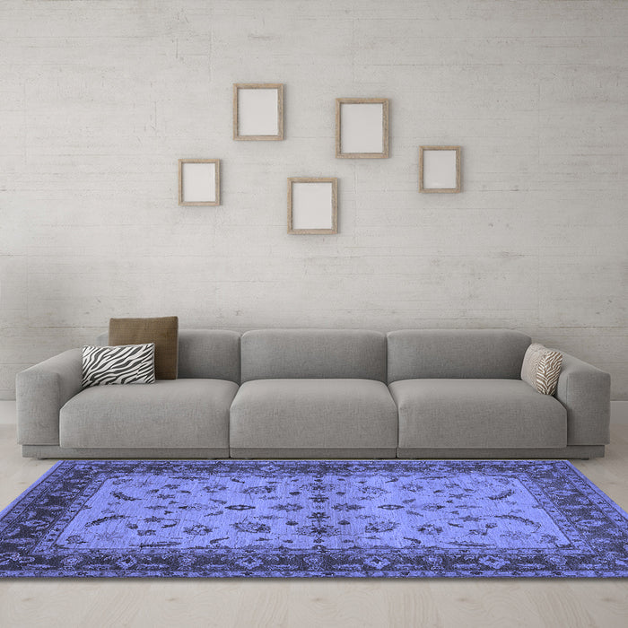 Machine Washable Oriental Blue Traditional Rug in a Living Room, wshurb712blu