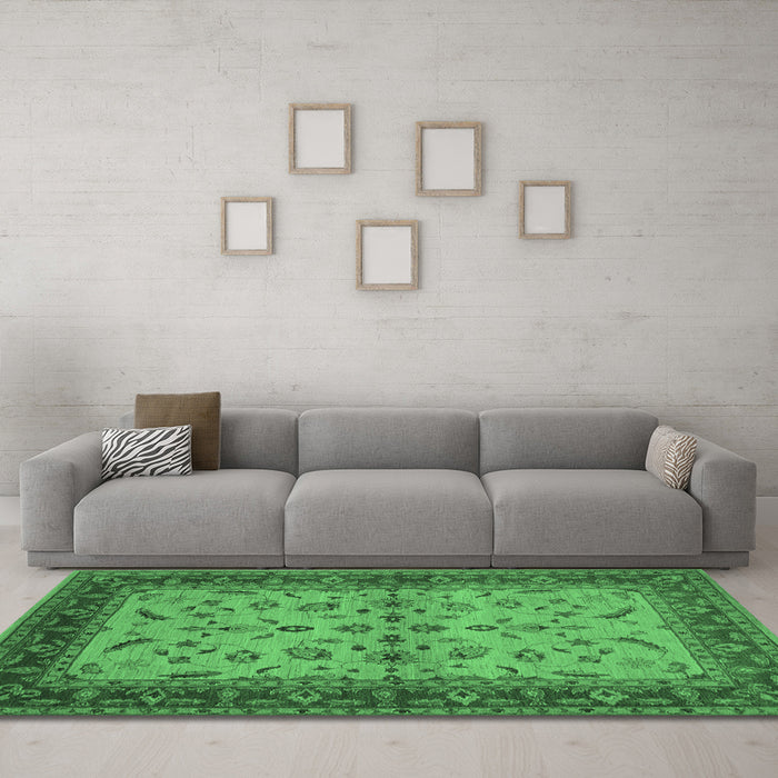 Machine Washable Oriental Emerald Green Traditional Area Rugs in a Living Room,, wshurb712emgrn