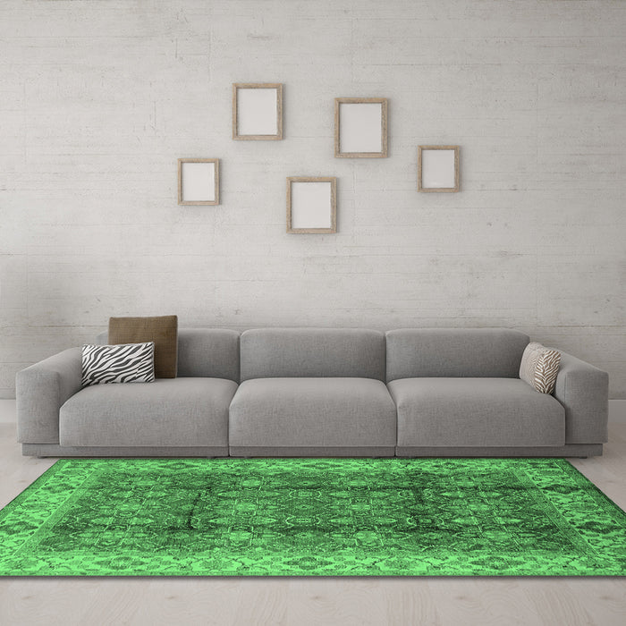 Machine Washable Oriental Emerald Green Traditional Area Rugs in a Living Room,, wshurb713emgrn