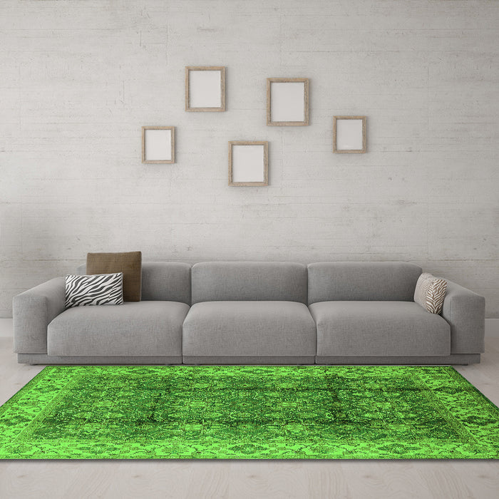 Machine Washable Oriental Green Traditional Area Rugs in a Living Room,, wshurb713grn