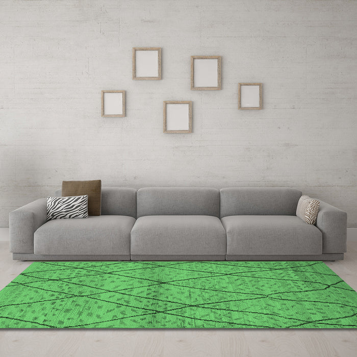 Machine Washable Oriental Emerald Green Industrial Area Rugs in a Living Room,, wshurb727emgrn